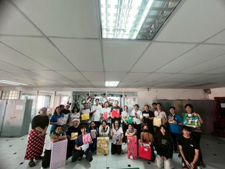 กิจกรรมจับของขวัญปีใหม่ 2568 และ แข่งขันกีฬา