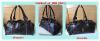 กระเป๋าสะพายวัสดุ Soft PU Leather แถบสีขาวด้านหน้าตัดกับสีดำของตัวกระเป๋าได้อย่างลงตัว ผลิตจากวัสดุคุณภาพดี