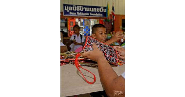 SMC บริจาคซองกาแฟ กล่อง 2 พร้อมแสตป์ 7-11 ให้น้องๆ มูลนิธิบ้านนกขมิ้น